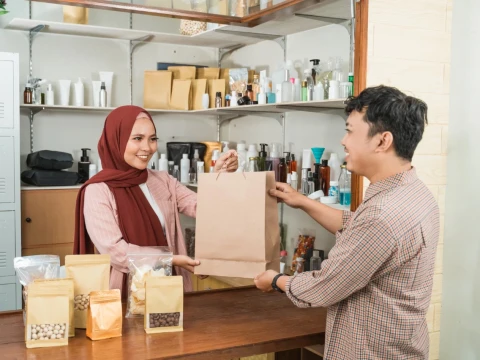 Suami Tidak Diberi Uang Jajan Istri, Bagaimana Pandangan Islam?