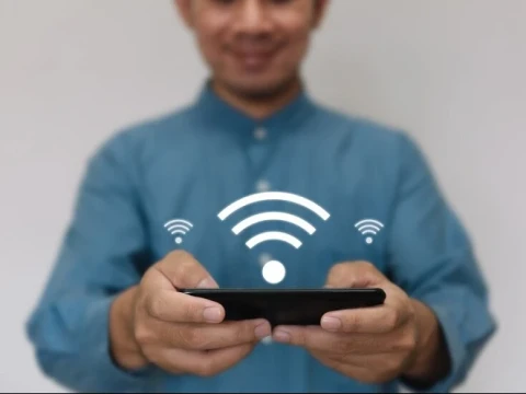 Penghasilan Jual Beli Online dengan Wifi Ghasab, Haramkah?