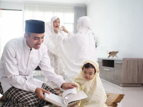 Bolehkah Orang Tua Menceritakan Keburukan Anak kepada Orang Lain? 