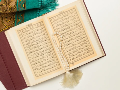 Tafsir Surat Al-Ahzab Ayat 23: Ayat yang Dibacakan kepada Delegasi Hamas dalam Prosesi Pemakaman Ali Khamenei