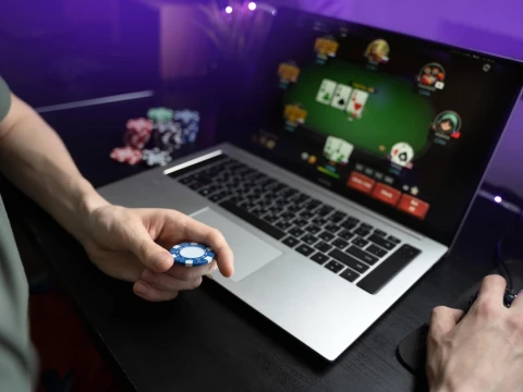 Judi Online, Racun Keharmonisan Keluarga dan Kesehatan Mental