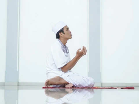 Khutbah Jumat: Tahun Baru Hijriah, Momentum Upgrade Diri Menuju Muslim yang Lebih Baik