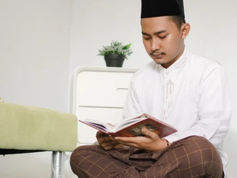 Kajian Hadits Amalan Setelah Shalat Jumat: Membaca Al-Fatihah dan 3 Qul Tujuh Kali
