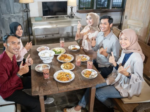 Khutbah Jumat: Adab Bertamu dalam Islam, Wujud Akhlak Seorang Muslim