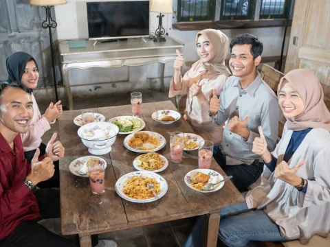 Khutbah Jumat: Sibuk Bekerja, Jangan Sampai Kehilangan Waktu dengan Keluarga