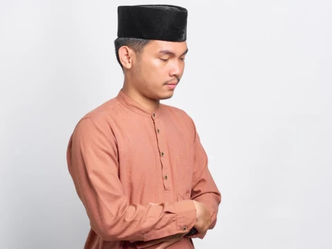 Shalat di Penghujung Waktu, Haruskah Berniat Ada’ atau Qadha?