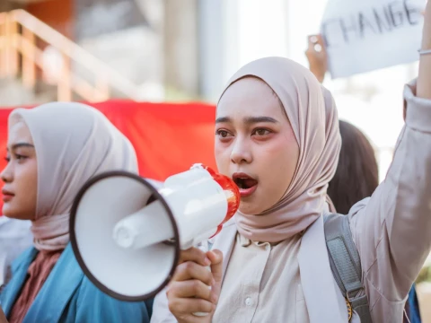 Benarkah Islam Melarang Kritik Pemimpin Secara Terbuka? Ini Penjelasan Haditsnya