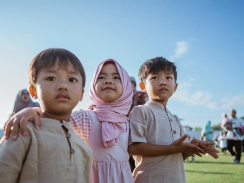 Apakah Anak Yatim Masih Disebut Yatim Jika Ibunya Menikah Lagi?
