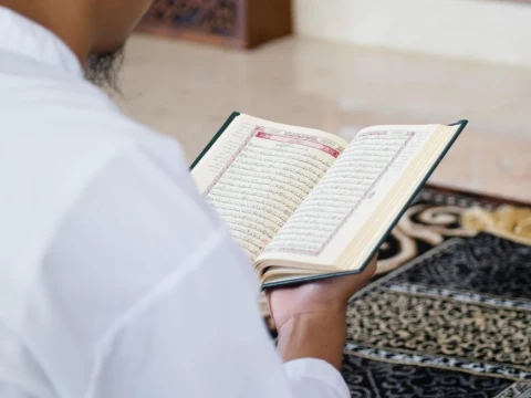 Viral! Hafalan Surat Ad-Dhuha Ditukar Miras, Begini Tinjauan Adab terhadap Al-Qur’an