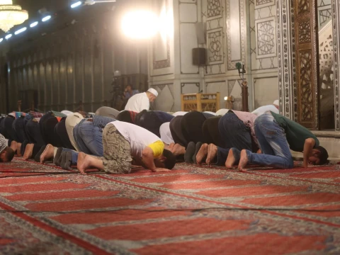 Saat Karhutla Mengancam, Apakah Shalat Berjamaah tetap Dianjurkan?
