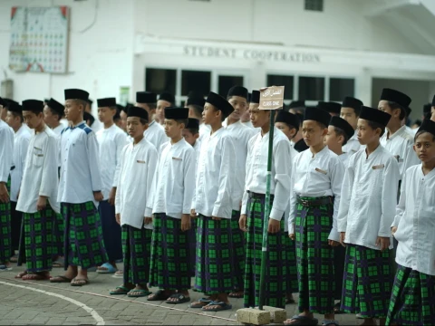 Metamorfosa Santri: dari Resolusi Jihad ke Era Digital