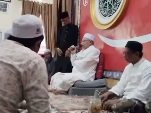 Mustasyar PBNU Abu Hasanoel Basri Ingatkan Masyarakat Istiqamah Sampaikan Kebenaran