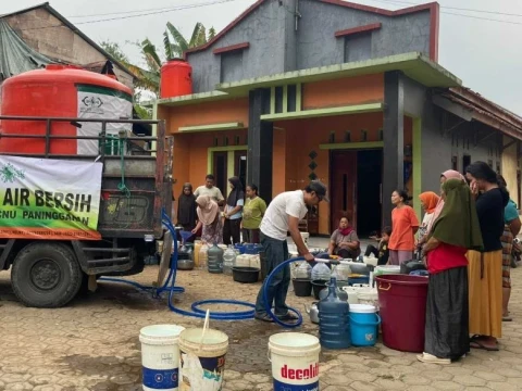 Kekeringan di Pekalongan, NU Peduli Salurkan 63 Ribu Liter Air Bersih untuk Warga