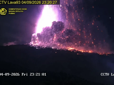 Gunung Anak Krakatau Masih Berstatus Siaga