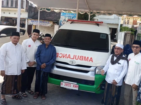 Kesiapan Medis Muktamar Ke-35 NU, Pesantren Tambakberas Terima Wakaf Dua Ambulans