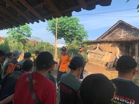 Harlah Ansor Ke-92, GP Ansor Limpung Batang Bedah Rumah Warga