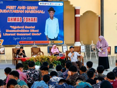 Hadir di Ultah SMAN 1 Sigaluh Banjarnegara, Ahmad Tohari: Menulis adalah Aktivitas Strategis Bangun Peradaban