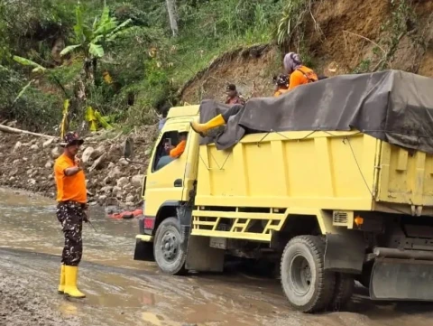 Bagana Terobos Medan Berat Salurkan Bantuan Bencana Aceh