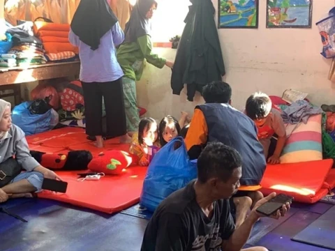 Banjir Bandang Lahar Dingin Sumbar, Warga Butuh Bantuan Makanan hingga Selimut