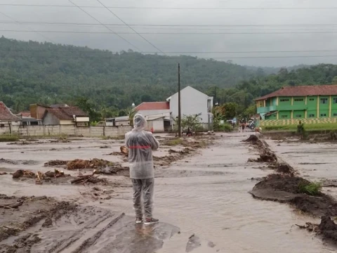 Bumiayu Kembali Diterjang Banjir Bandang: Akses Lumpuh, Sawah dan Makam Warga Tersapu