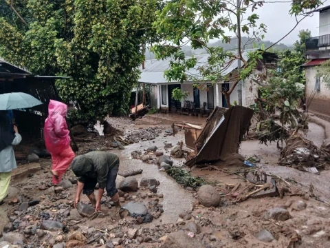 Banjir Bandang Solok: 1 Korban Meninggal Dunia, 4 Orang Luka-Luka, 1 Warga Masih Dicari