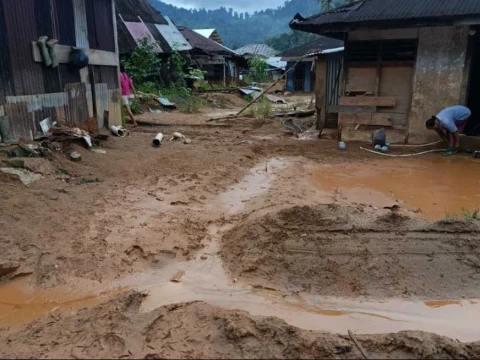 150 Warga Mengungsi akibat Banjir Bandang di Tapanuli Tengah