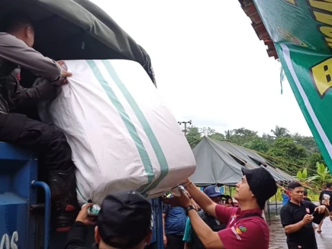 Pergeseran Tanah Landa Cianjur, Kemensos Evakuasi Warga dan Beri Bantuan Logistik