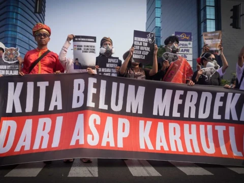 81 Tahun Indonesia Merdeka, Walhi Desak Negara Hentikan Karhutla dan Wujudkan Keadilan Antargenerasi
