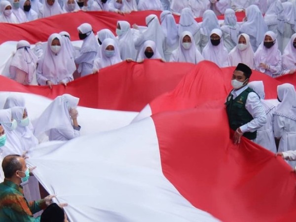 Pesantren Asshiddiqiyah Jakarta Siap Bentangkan 200 Meter Bendera Merah Putih