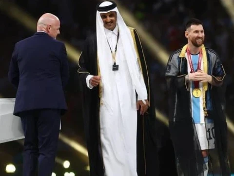 Keistimewaan Bisht, Jubah Khas Arab yang Dipakaikan kepada Messi