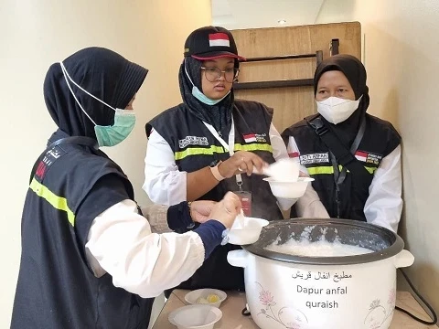 Bubur Cinta, Inisiatif Petugas untuk Jamaah Haji Lansia