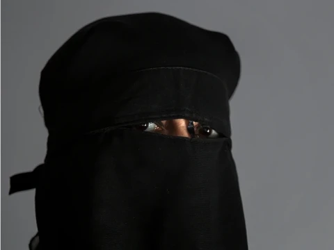 Pemerintah Swiss Berlakukan Undang-undang Pelarangan Niqab Mulai Hari Ini