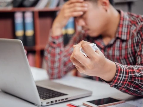 Waspada Dampak Pinjaman Online dan Utang Berlebihan bagi Kesehatan Tubuh dan Mental