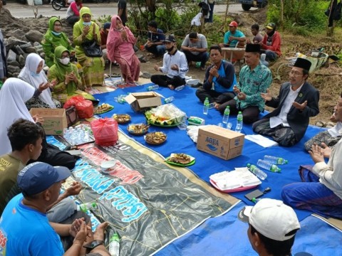 Muslimat NU Mojokerto Bergoyong-Royong Wujudkan Gedung Pertemuan