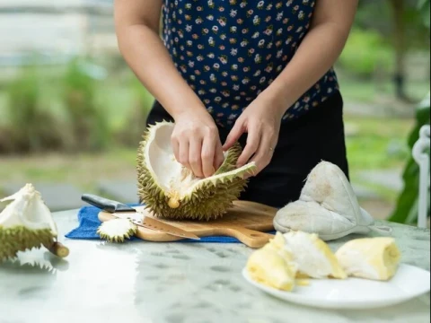 Benarkah Durian Tak Boleh Dikonsumsi Ibu Hamil?