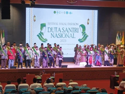 12 Desainer Muda Tampilkan Rancangan Busana untuk 48 Finalis Duta Santri Nasional 2023