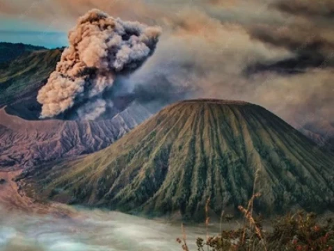 Erupsi Hampir Bersamaan, Dosen UGM Ungkap Gunung Punya Karakteristik dan Siklus Masing-Masing