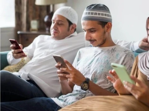 Kultum Ramadhan: Akhlak dalam Bermedia Sosial