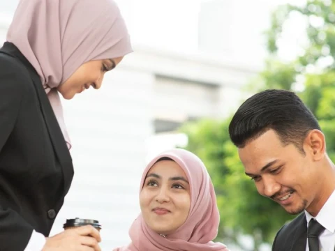 Khutbah Jumat: Menjaga Kehormatan di Tengah Bebasnya Pergaulan