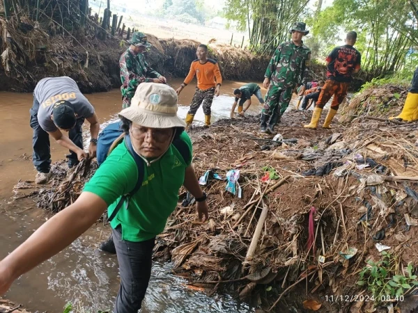 Kolaborasi Bersih-Bersih Sungai, GP Ansor Cimanggung Dorong Aksi Nyata Jaga Lingkungan