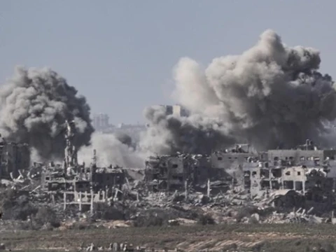 Serangan Israel di Gaza Meningkat, Puluhan Keluarga Kembali Mengungsi