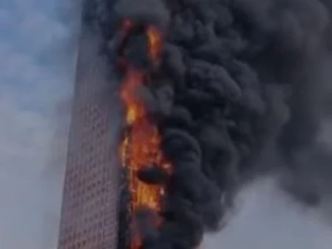 Kebakaran Lahap Gedung 42 Lantai di Tiongkok