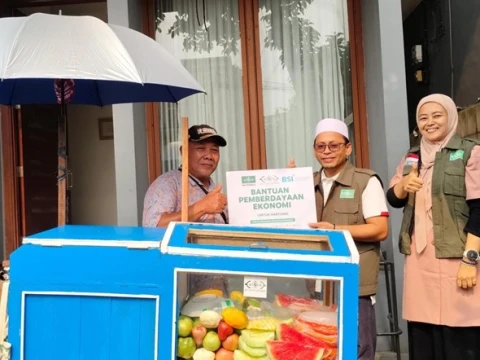 Kehilangan Gerobak Usaha akibat Kebakaran Manggarai Jaksel, Hartono Dapat Bantuan NU Care-LAZISNU 