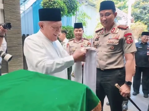 Kapolri Suyudi Sowan ke Tebuireng, Gus Kikin Harap Hubungan Ulama dan Polri Makin Erat