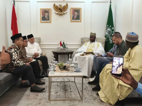 Ketum PBNU Gus Kikin Terima Kunjungan Sejumlah Ulama dari Afrika