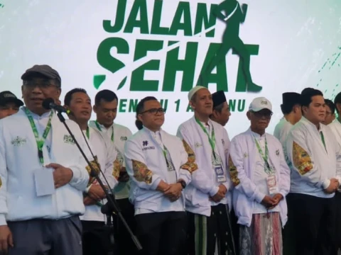 Jalan Sehat, Gus Yahya Ajak Masyarakat Rasakan Kebahagiaan 1 Abad NU