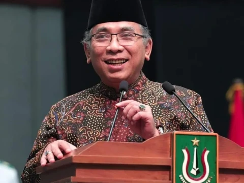 Gus Yahya di Hadapan Wisudawan Unas: Segera Beranjak Kejar Pencapaian Berikutnya