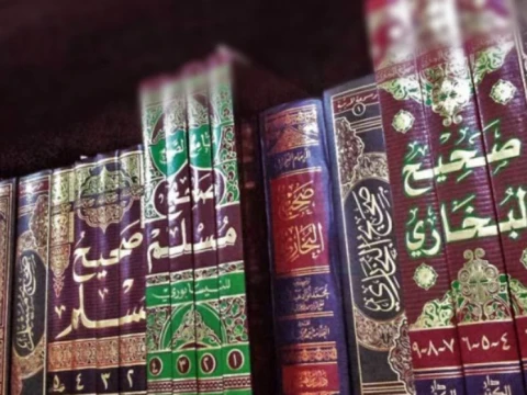 Benarkah Baca Surat Al-Ikhlas Tiga Kali Sama dengan Mengkhatamkan Al-Qur’an? Begini Kajian Haditsnya