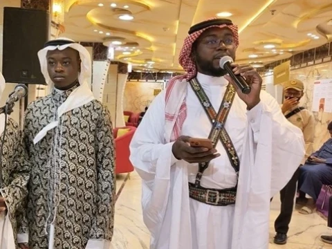 Shalawat Thalaal Badru Sambut Jamaah Haji Indonesia di Makkah