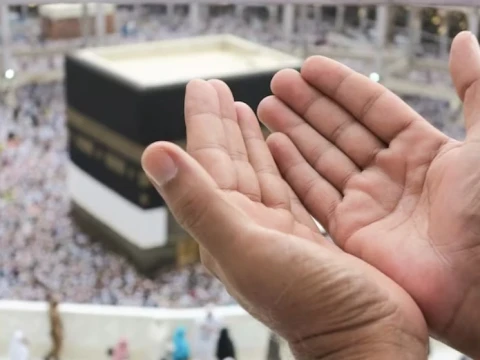 Kajian Hadits: Minta Doa pada Jamaah Haji yang Baru Pulang dari Tanah Suci
